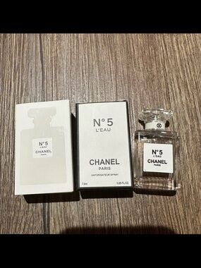 CHANEL N°5 L'EAU Clear Glass Bottle with White Box